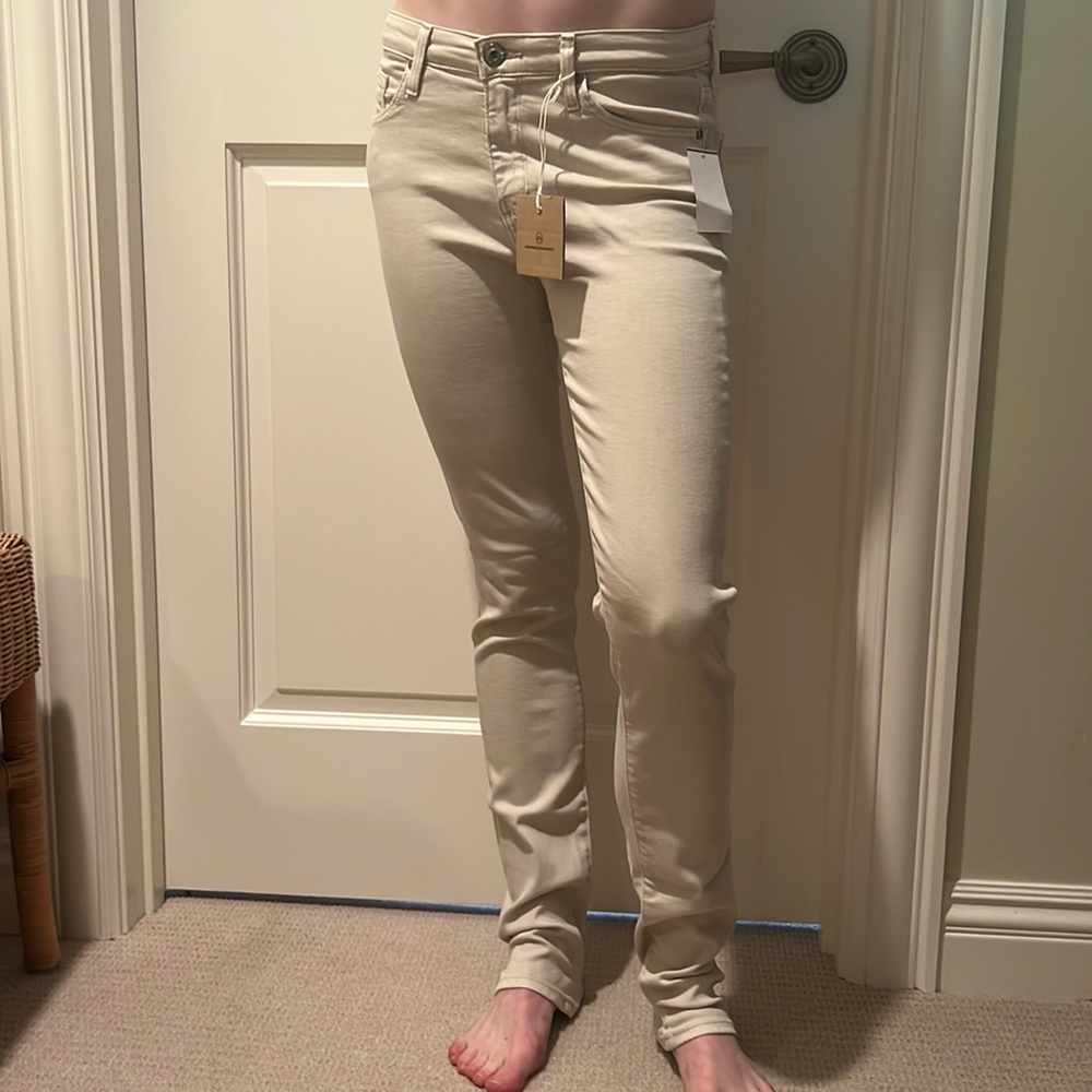 AG Prima Ankle is a mid-rise cigarette jean size 26